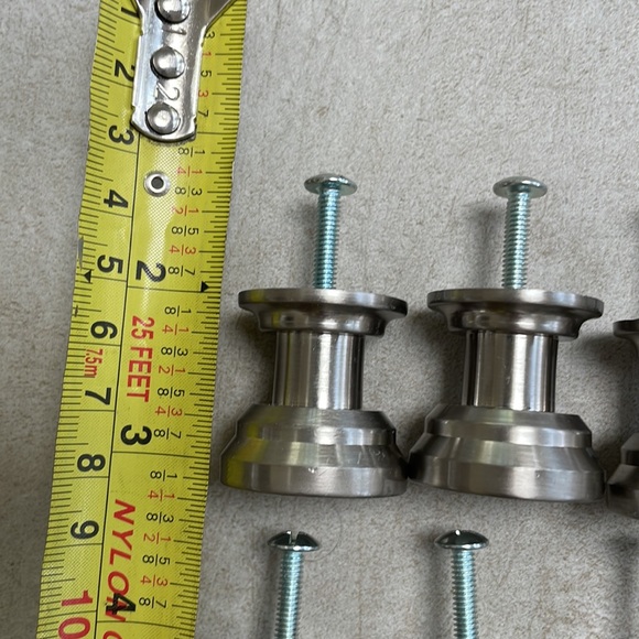 7 cabinet knobs - Picture 5 of 5